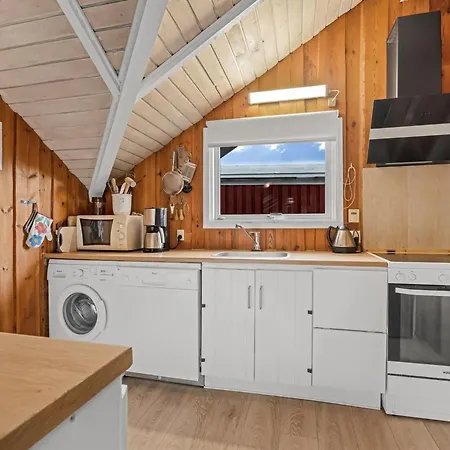 Ylvie - 500m From The Sea By Interhome