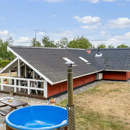 Holiday home Ylvie - 500m From The Sea By Interhome *